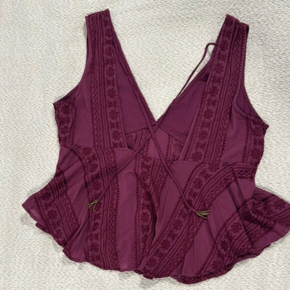 Elegant Burgundy Sleeveless Top - Picture 2 of 2